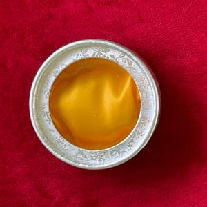 „Ezüst Hold” Kerek Díszdoboz – Selyem Béléssel