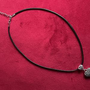 Ezüst színű Szív Carm, ajándék nyaklánccal