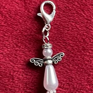 Ezüstfényű Őrangyal – dísz és kulcstartó charm