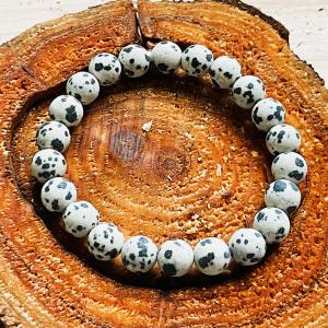 Játékos Védelem – Dalmata jáspis karkötő (8 mm)