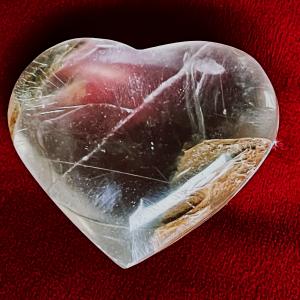 Jégbe Zárt Holdfény – Üveggel bevont szelenit szív (6-7 cm)