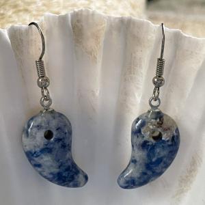 Jin-Jang – Kék szodalit ásványos angyalszárny fülbevaló