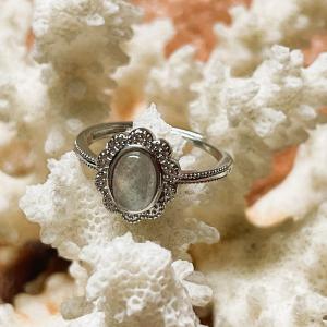 Misztikus Virágzás – Állítható labradorit gyűrű virág foglalatban