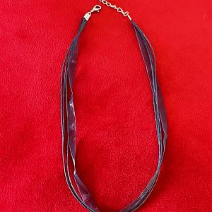 Sötétkék Organza Nyaklánc – A Bölcsesség Mélysége