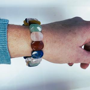 Színpompás Egyensúly – Vegyes ásvány ovális fazonú téglalap karkötő