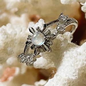 Téli Mese – Állítható labradorit gyűrű hópehely foglalatban