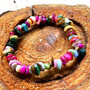 Tengerparti Hangulat – Vidám, színes kagyló karkötő