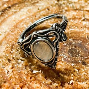 Transzformáció Misztériuma – Állítható labradorit gyűrű díszes foglalatban