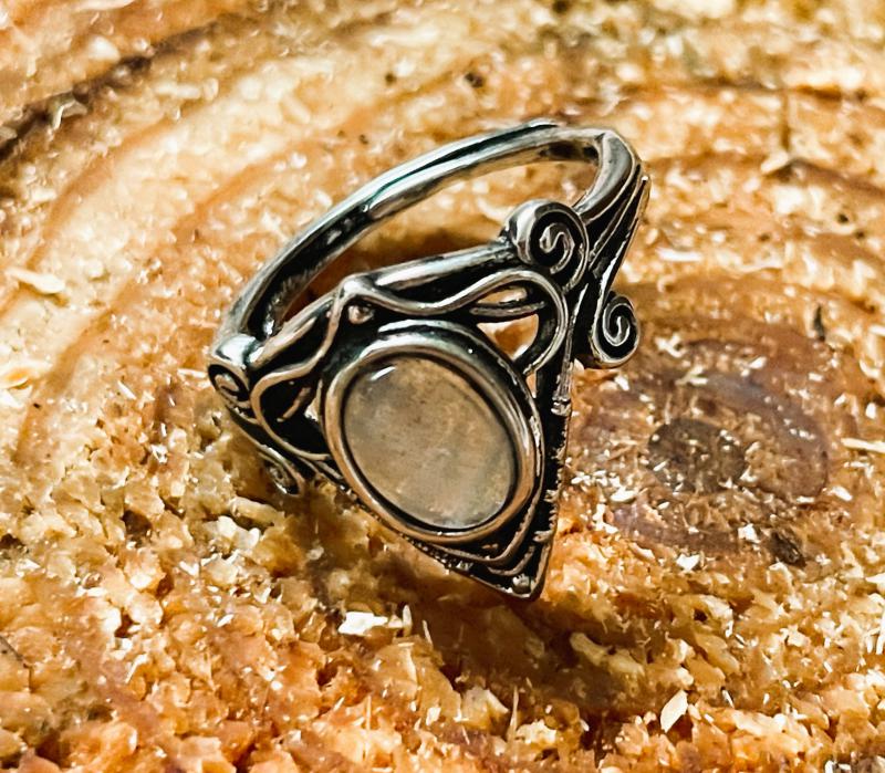 Transzformáció Misztériuma – Állítható labradorit gyűrű díszes foglalatban