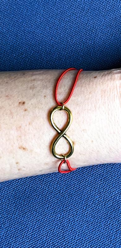 Végtelen Szeretet Gyerek Karkötő – Piros Védelmező Zsinórral