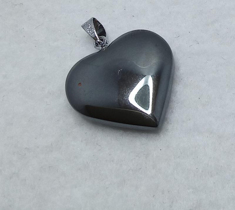 Hematit kis szív medál