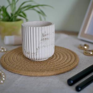 Tartó - sminkeszköz /zöld márványminta