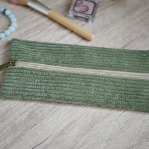 Zöld kord mindentartó