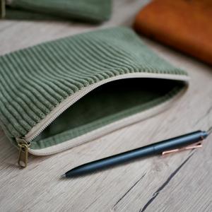 Zöld kord neszesszer