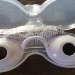 SZOLÁRIUM VÉDŐ SZEMÜVEG LESSION GISS CASE