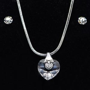 Swanis ékszerszett szíves (10mm) medállal - víztiszta + AJÁNDÉK díszdoboz