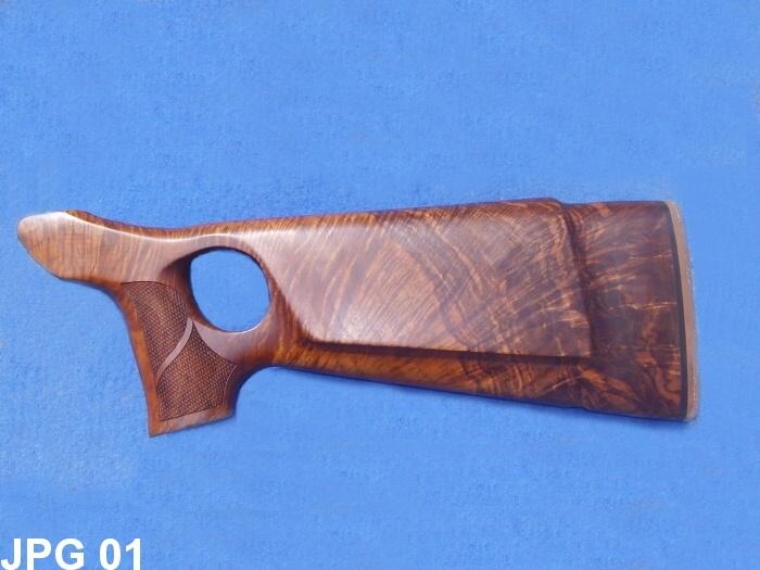 Blaser R8 thumbhole tus- Hátsó rész