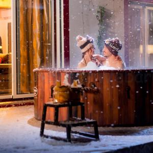 AirJet Lay-Z-Spa HELSINKI masszázsmedence, 5-7 személyes