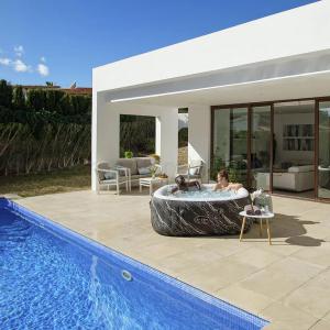 AirJet Lay-Z-Spa Hollywood Luxe masszázsmedence 4-6 személyes