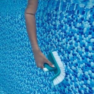 Forgatható medencetisztító kefe - AquaScrub™