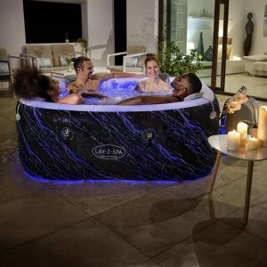 AirJet Lay-Z-Spa Hollywood Luxe masszázsmedence 4-6 személyes