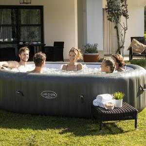 AirJet Lay-Z-Spa Mauritius masszázsmedence, 5-7 személyes