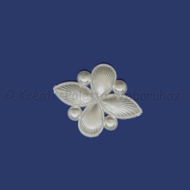 Akril díszítő elem - virág 3 x 4 cm
