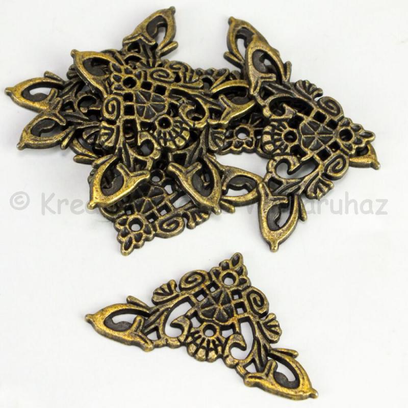 Fém díszítőelem - sarokdísz 3,4 x 3,4 cm