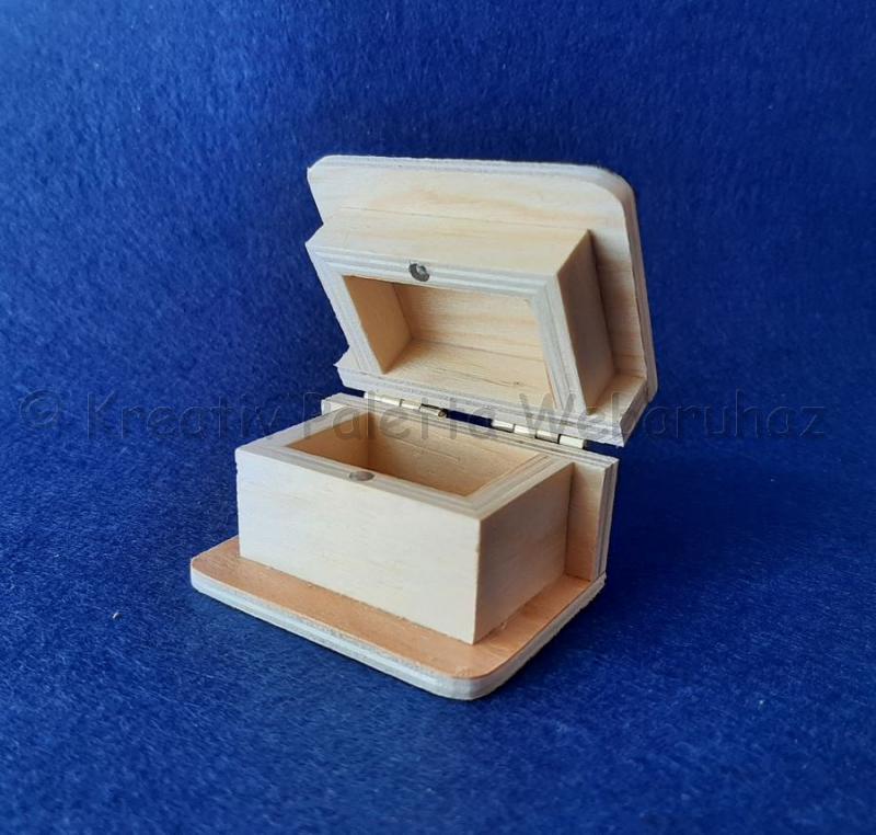 Könyvformájú doboz 6 x 4,4 x 4 cm