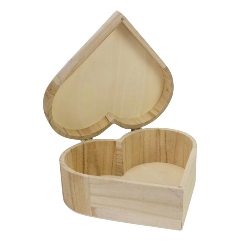 Szív alakú fadoboz 18 x 19,5 x 8,2 cm