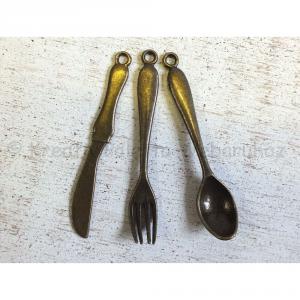 Fém díszítőelem - evőeszköz 3 db-os készlet 5,6 cm