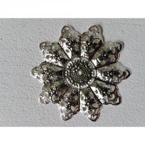 Fém díszítőelem - kerek csipkés virág 4,8 cm