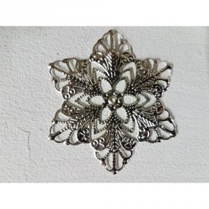 Fém díszítőelem - kerek csipkés virág  5,4 cm