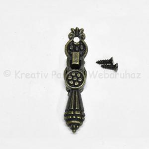 Fém fogantyú lógós   5,2 x 1 cm - bronz