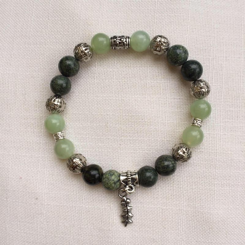 Jade, szerpentin egyedi ásvány karkötő