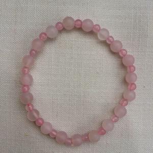 Rózsakvarc matt és polírozott szemekből (6 és 3 mm-es golyók) egyedi ásvány karkötő