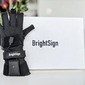 BrightSign okoskesztyű