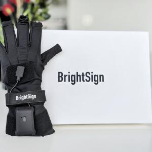 BrightSign okoskesztyű - az új verzió gyártás alatt