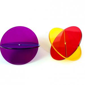 Egymásba illeszthető, átlátszó színes körök