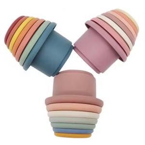 Egymásba rakható poharak - toronyépítő játék