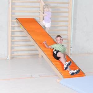 Görgős csúszda (300 x 60 cm)