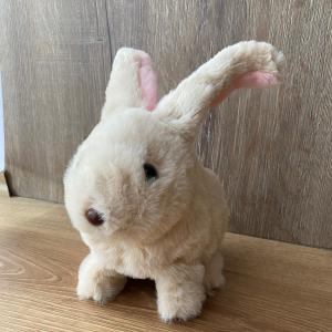 Robbie Nyuszi - kapcsolóval működtethető plüss játék