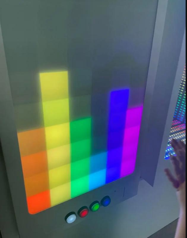 Interaktív hang-fény panel