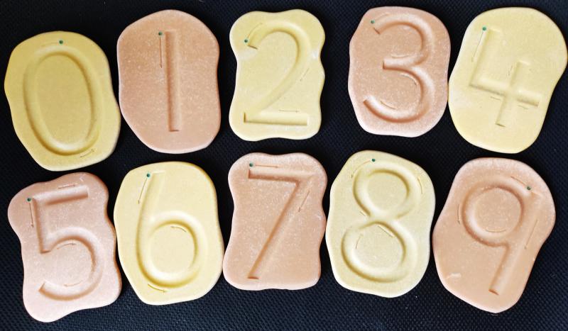 Számolás-előkészítő szenzoros kövek (10 db/szett)