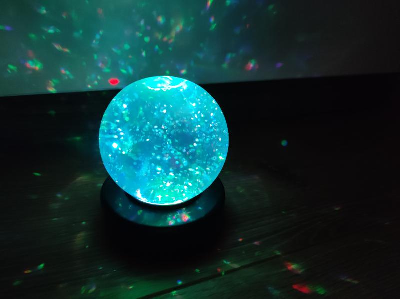 Színváltó glitteres gömb