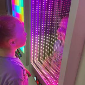 Interaktív végtelen tükör