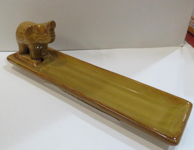 elegánt füstölőtartó drapp
