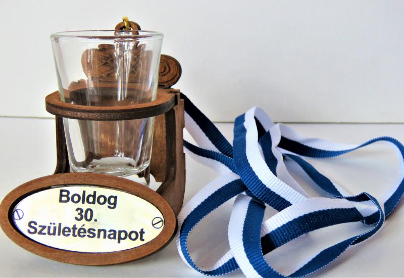 nyakba akasztható stampós pohár  boldog 30.születésnapot