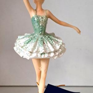 balerina zöldes ruhában