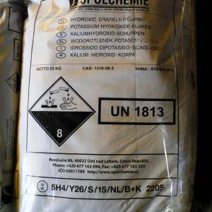 Kálium-hidroxid pikkelyes 1 kg min. 90%-os.